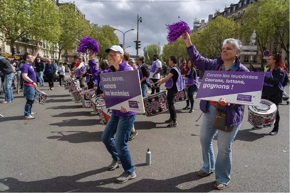 image-dillustration-benevoles-lors-du-marathon-de-paris-2025
